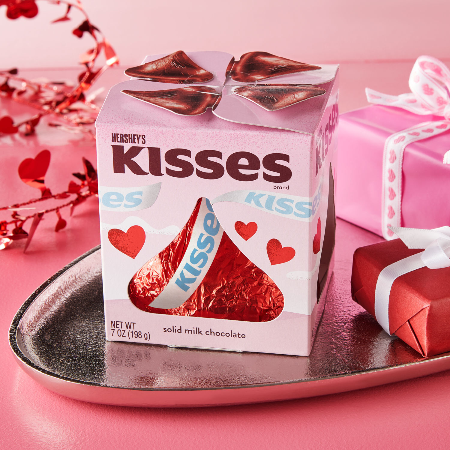 HERSHEY’S KISSES Solid Milk Chocolate, Valentine’s Day, Candy Gift Box, 7 oz - THE HERSHEY COMPANY